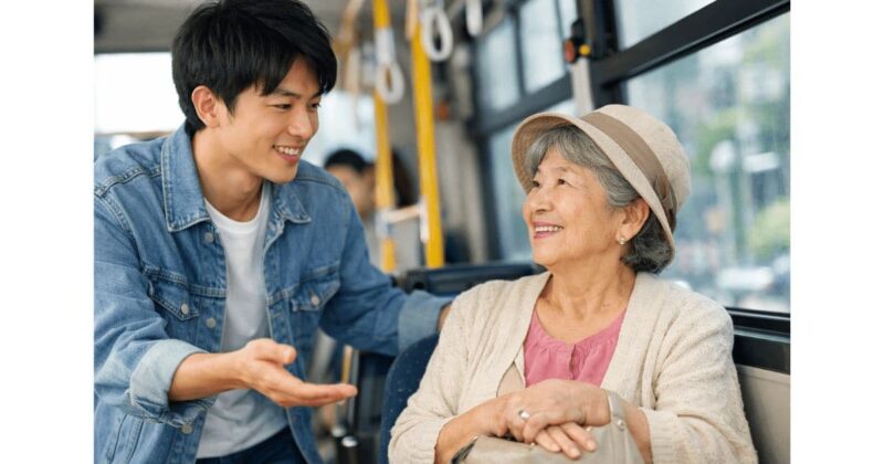 優先席を譲るときは気付いたらすぐに声かけ