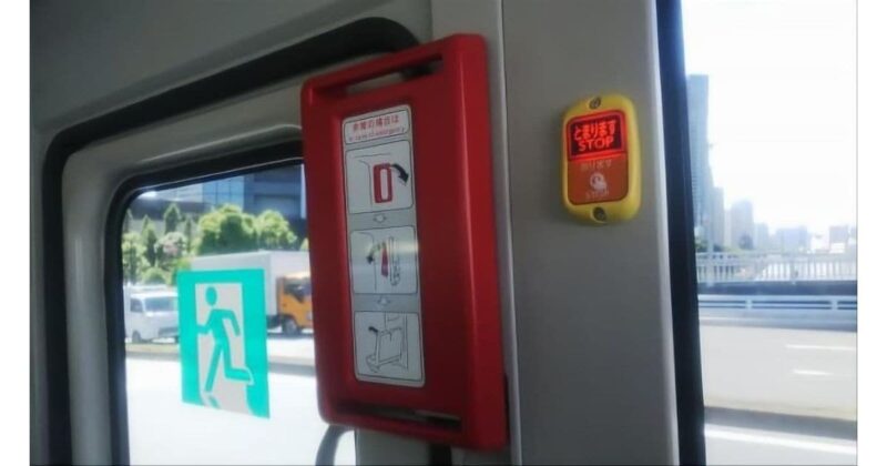 バスにも非常口がある